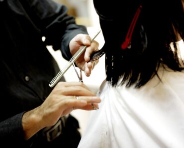 Betriebshaftpflichtversicherung für Friseure – Absicherung für den Friseurbetrieb Stand 2024